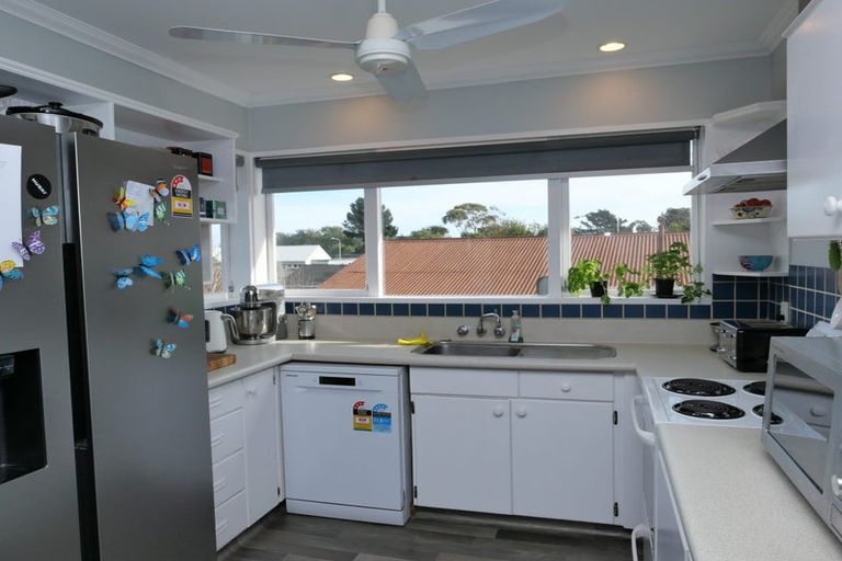 Photo of property in 50 Raumati Road, Raumati Beach, Paraparaumu, 5032