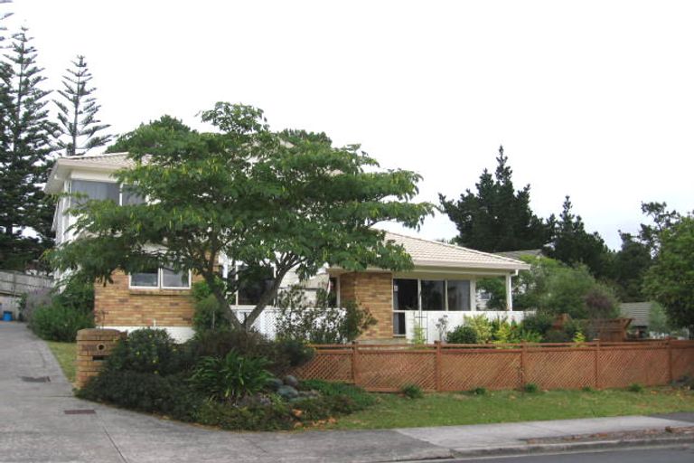 Photo of property in 1/1 Delamare Court, Sunnynook, Auckland, 0632