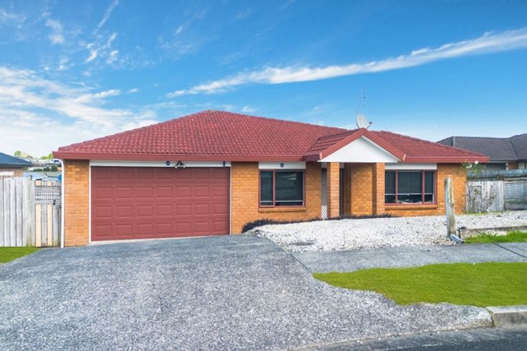 Photo of property in 8 Eloise Place, Clendon Park, Auckland, 2103