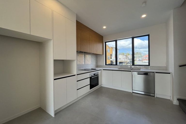 Photo of property in 7/28 Lavelle Road, Henderson, Auckland, 0612