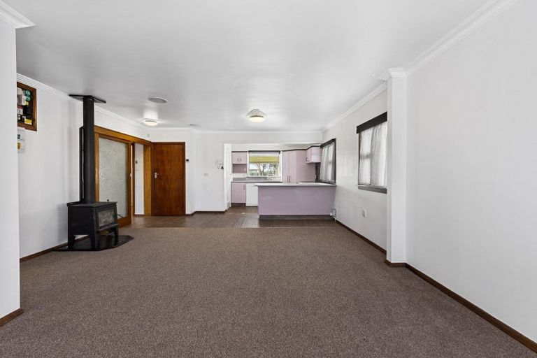 Photo of property in 84 Glover Road, Hawera, 4610