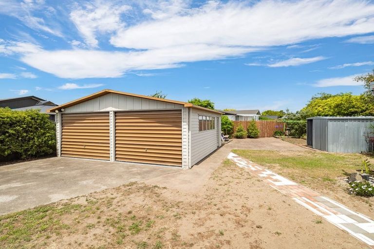 Photo of property in 5 Sophora Place, Parklands, Christchurch, 8083