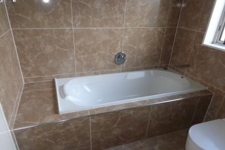 Photo of property in 11a Poinsettia Place, Henderson, Auckland, 0610