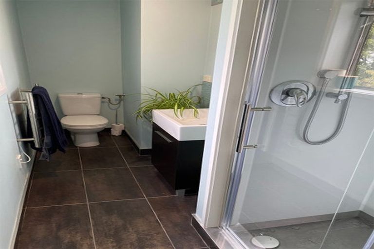 Photo of property in 2 Vista Place, Kawaha Point, Rotorua, 3010