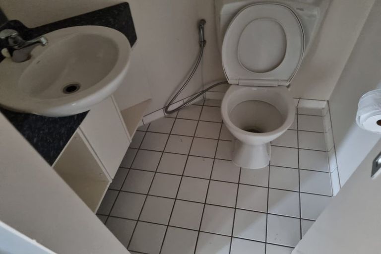 Photo of property in Grandstand Apartments, 4/80 Kent Terrace, Mount Victoria, Wellington, 6011