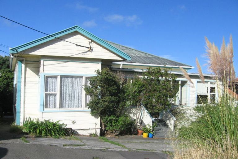 Photo of property in 73 Queens Drive, Lyall Bay, Wellington, 6022
