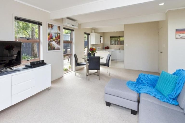 Photo of property in 1/18 Oliver Twist Avenue, Mellons Bay, Auckland, 2014