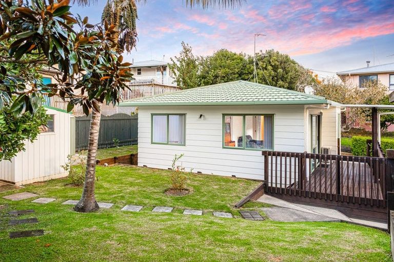 Photo of property in 171 Edmonton Road, Te Atatu South, Auckland, 0610