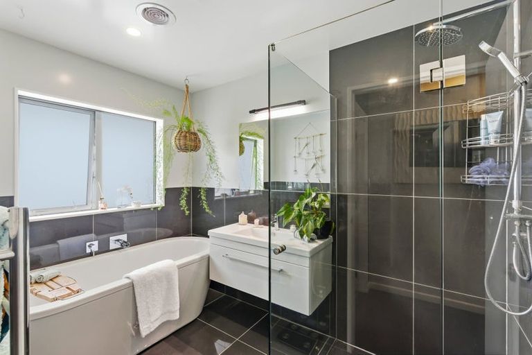 Photo of property in 8 Otupoa Way, Paraparaumu, 5032