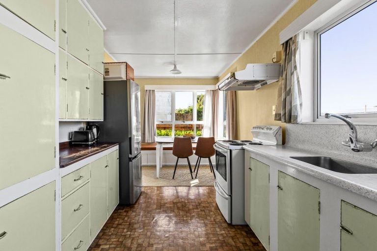 Photo of property in 8 Barton Avenue, Marewa, Napier, 4110