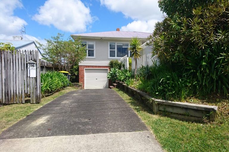 Photo of property in 296 East Coast Road, Forrest Hill, Auckland, 0620
