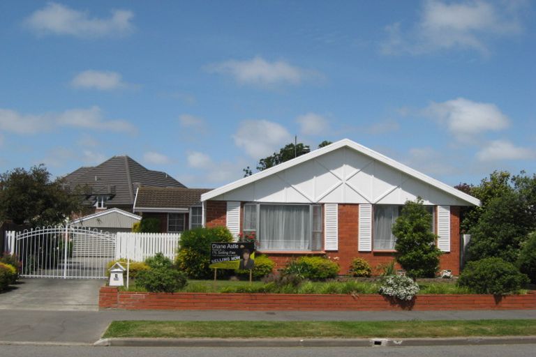 Photo of property in 4 Karnak Crescent, Russley, Christchurch, 8042