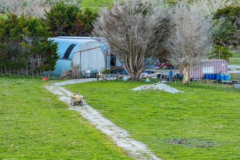 Photo of property in 272 Huarau Road, Whakapirau, Maungaturoto, 0583