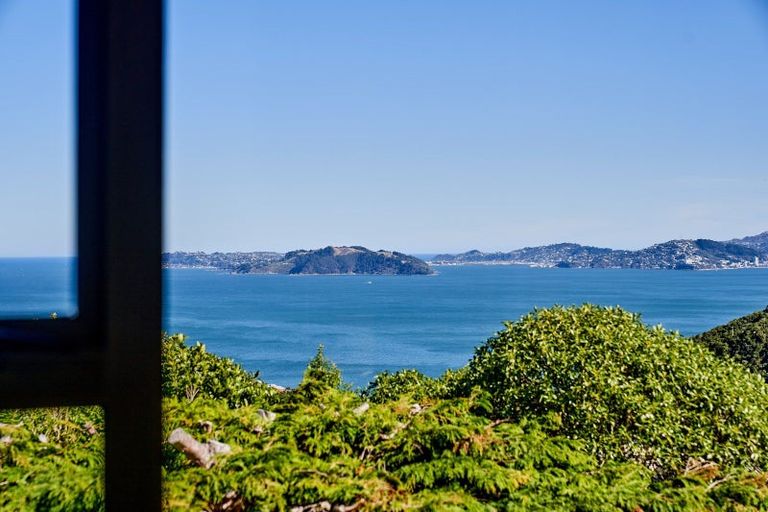 Photo of property in 63 Maungaraki Road, Korokoro, Lower Hutt, 5012