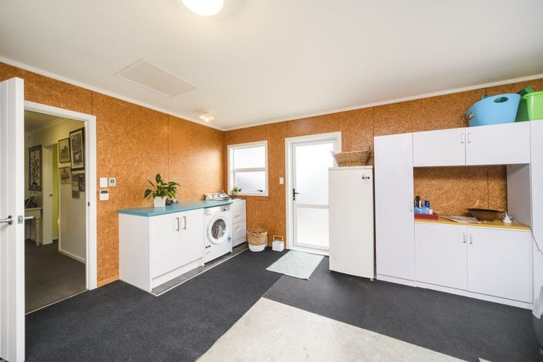 Photo of property in 20 Lorenzo Place, Kelvin Grove, Palmerston North, 4414