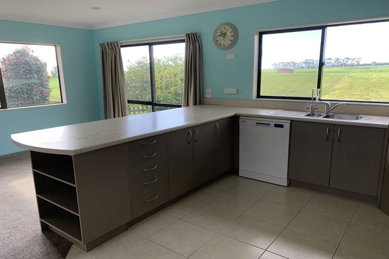 Photo of property in 81 Ohinepanea Road, Pukehina, Te Puke, 3186