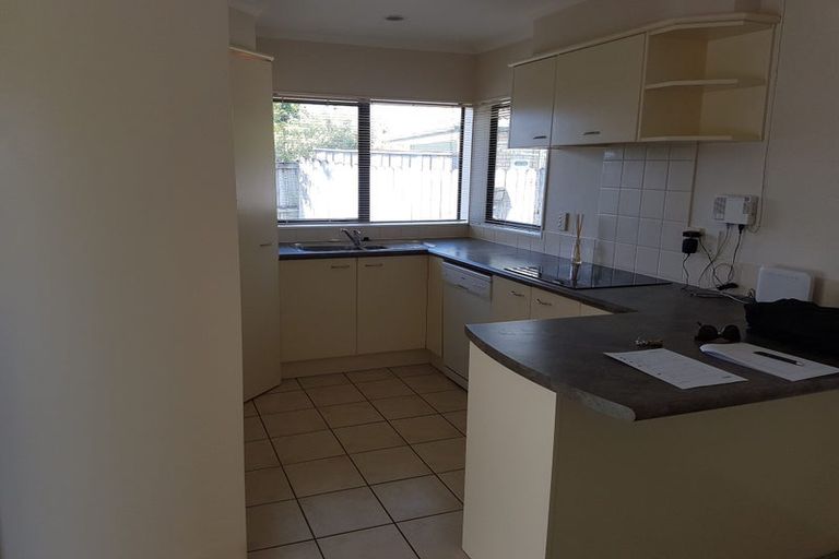 Photo of property in 6 Nier Place, East Tamaki Heights, Auckland, 2016
