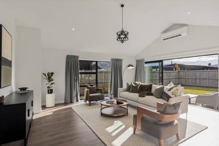 Photo of property in 14 Ward Street, Jacks Point, Queenstown, 9371