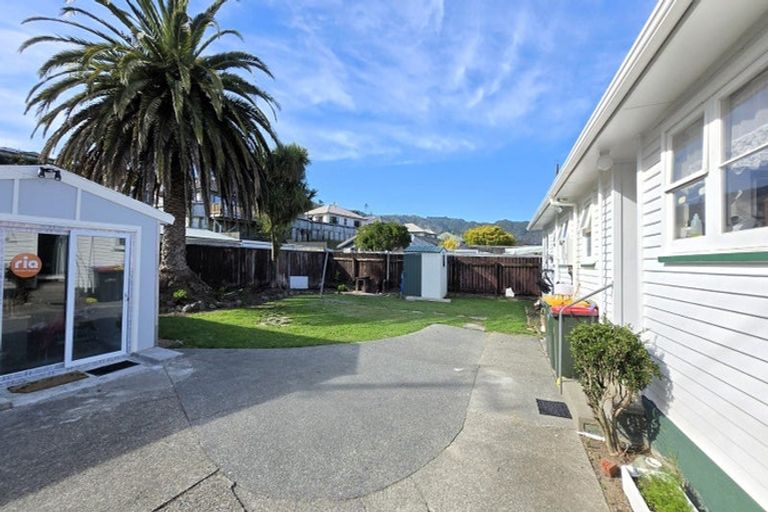 Photo of property in 195 Stokes Valley Road, Stokes Valley, Lower Hutt, 5019