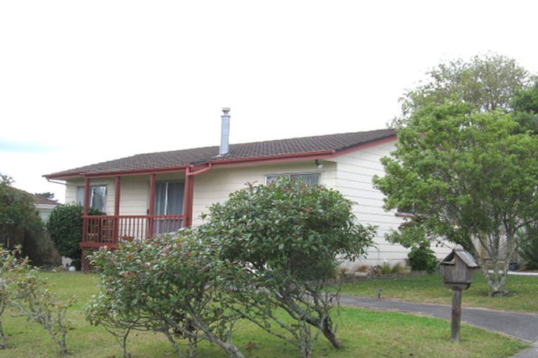 Photo of property in 16 Katrina Place, Massey, Auckland, 0614