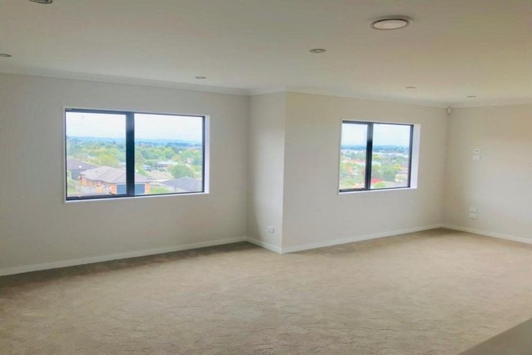 Photo of property in 61 Kirikiri Drive, Papakura, 2110