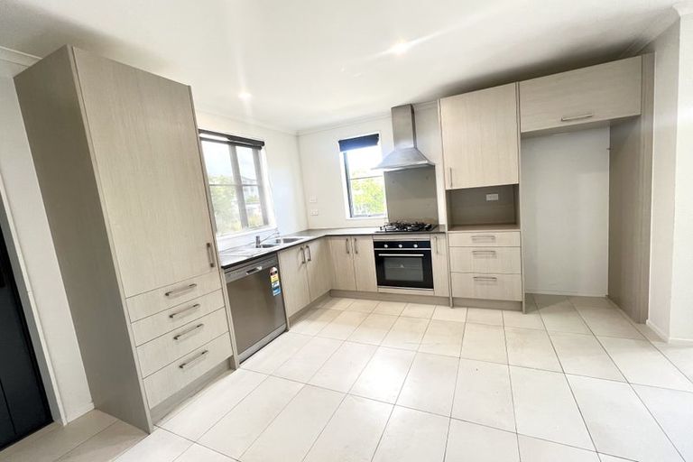 Photo of property in 32 Bellbird Street, Papakura, 2110