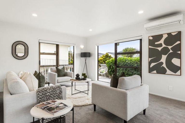 Photo of property in 1/27 Knightsbridge Drive, Forrest Hill, Auckland, 0620