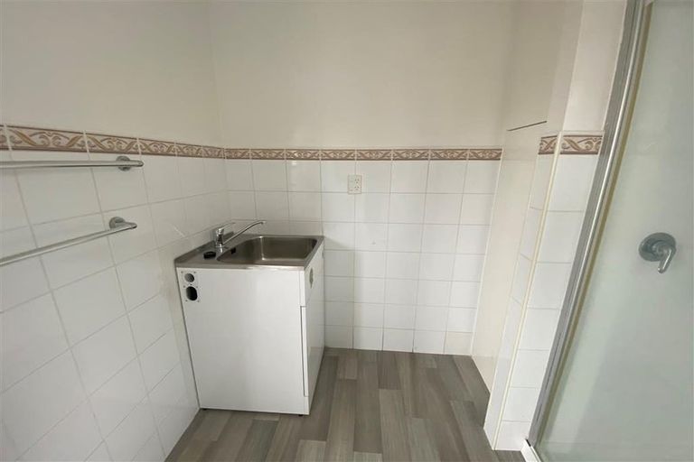 Photo of property in 18 Mcleod Road, Weymouth, Auckland, 2103