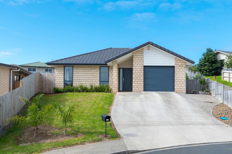 Photo of property in 13 Mcgowan Rise, Tuakau, 2121