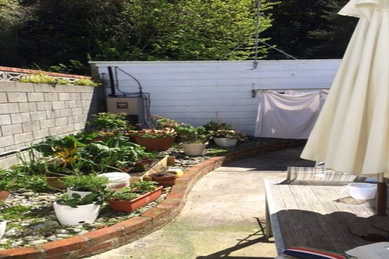 Photo of property in 43 Patanga Crescent, Thorndon, Wellington, 6011