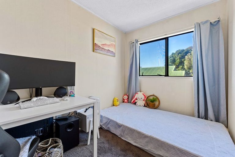 Photo of property in 1/13a Kitewao Street, Northcote, Auckland, 0627