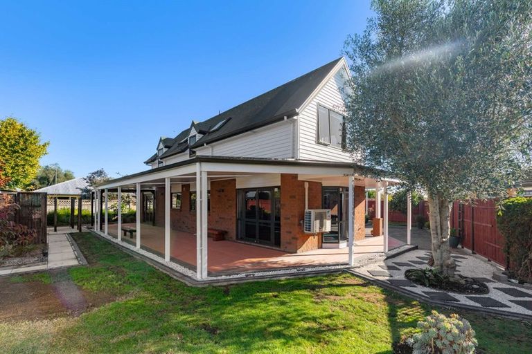 Photo of property in 6 Fencourt Place, Rototuna North, Hamilton, 3210