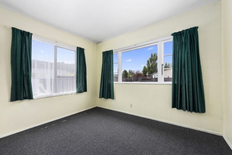 Photo of property in 100 Gibbons Street, Ebdentown, Upper Hutt, 5018