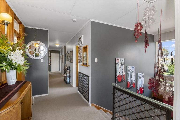 Photo of property in 355 Oxford Street, Levin, 5510