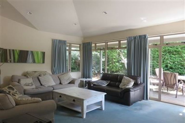 Photo of property in 482 Beach Road, Murrays Bay, Auckland, 0630