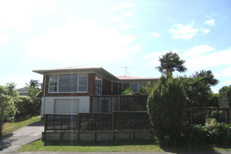 Photo of property in 34 City View Terrace, Birkenhead, Auckland, 0626