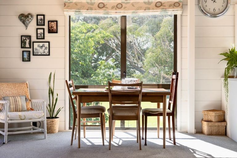 Photo of property in 124-126 Renown Road, Raumati South, Paraparaumu, 5032