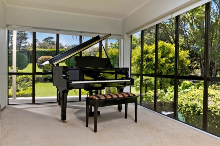 Photo of property in 5 Emily Lane, Greenhithe, Auckland, 0632