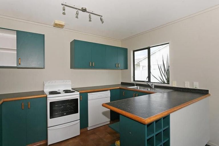 Photo of property in 1/37 Compton Crescent, Taita, Lower Hutt, 5011