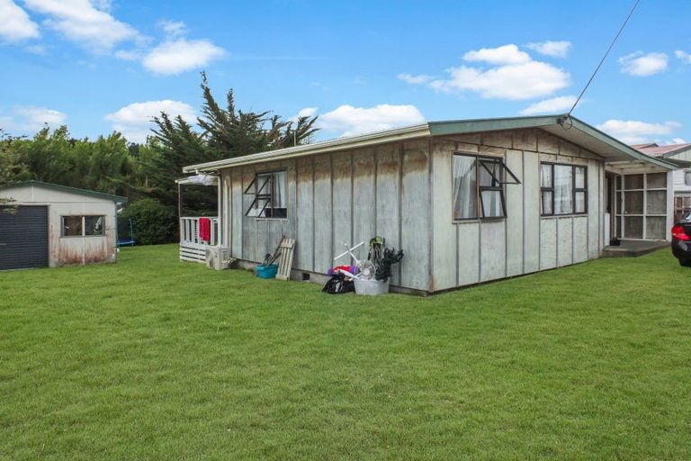 Photo of property in 9 Hennessy Street West, Foxton Beach, Foxton, 4815
