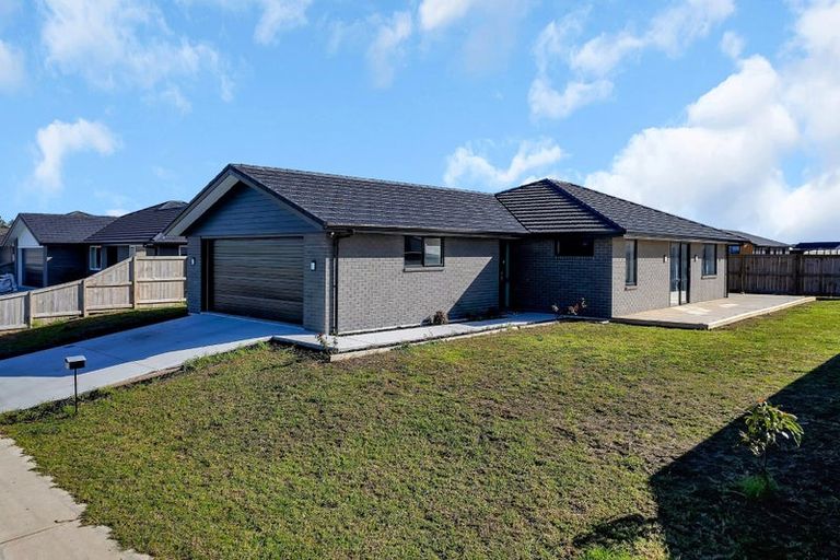 Photo of property in 12 Te Taniwha Road, One Tree Point, 0118