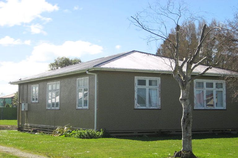 Photo of property in 27 Ngahina Street, Marton, 4710