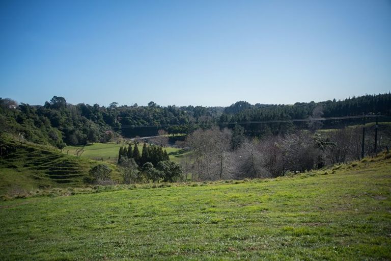 Photo of property in 9 Kapurau Lane, Merrilands, New Plymouth, 4312