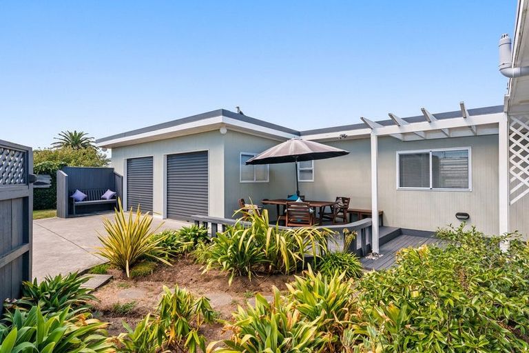 Photo of property in 5 Eruini Street, Waikanae Beach, Waikanae, 5036