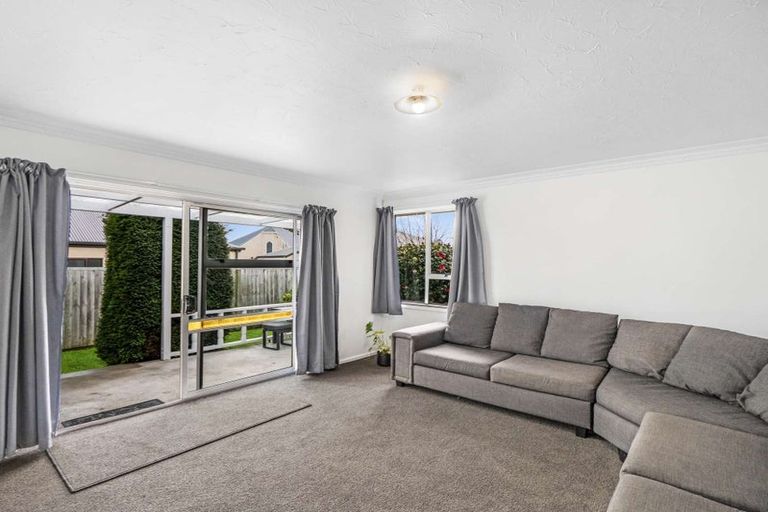 Photo of property in 402 Yaldhurst Road, Russley, Christchurch, 8042