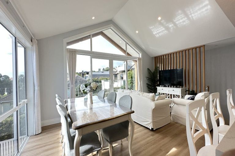 Photo of property in 7b Garadice Road, Rothesay Bay, Auckland, 0630