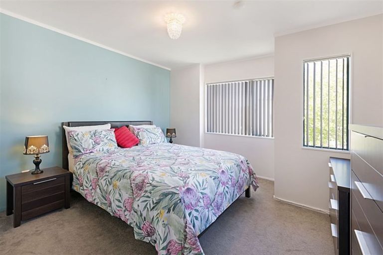Photo of property in 21 Stephen Avenue, Henderson, Auckland, 0610