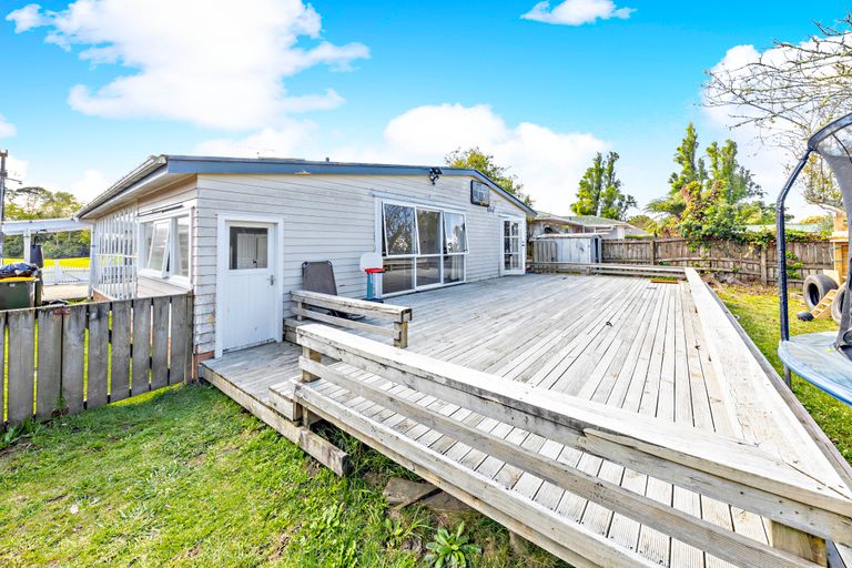 Photo of property in 26 Tiraumea Drive, Pakuranga, Auckland, 2010