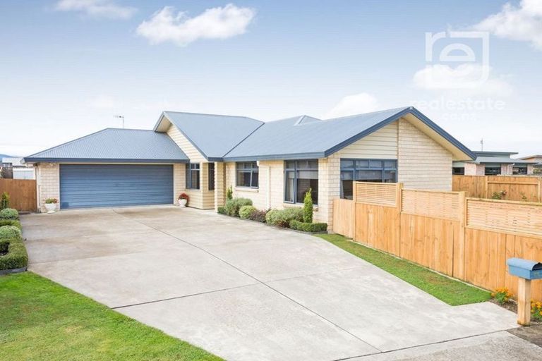Photo of property in 26 Geneva Terrace, Kelvin Grove, Palmerston North, 4414