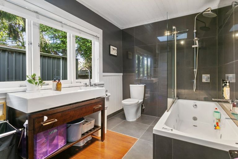 Photo of property in 110a Atkinson Road, Titirangi, Auckland, 0604